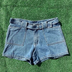Vintage Too Hot Blue High Rise Denim size 10 shorts with belt